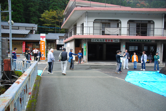 ���ϸ�Ƥ�ʤ����鶶����¦����Ȥ�ϩ�̤ˤĤ��ơ�