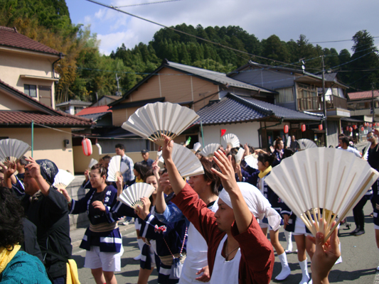 ���֣���