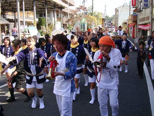 ���֣���