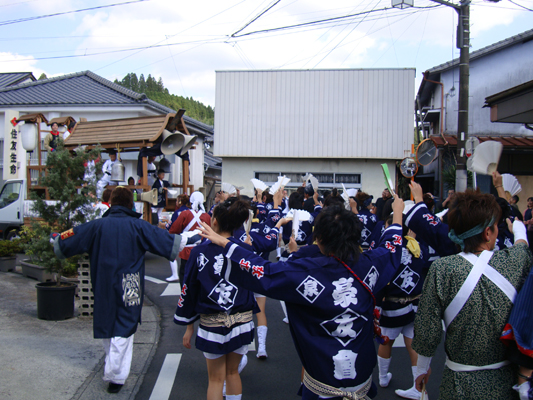 ���֣���